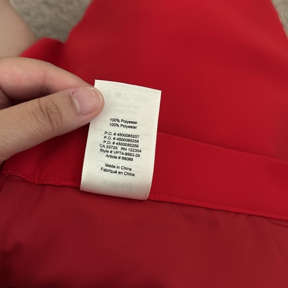 Aritizia Wilfred Scalloped Short - Red (8) - Picture 4 of 4